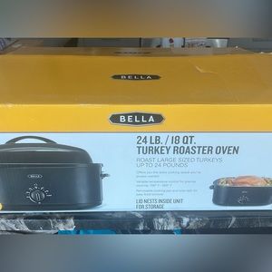 Never been used Bella 18 quart turkey roaster oven
